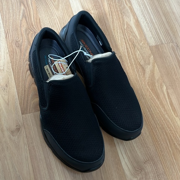 Skechers Men’s Slip-On - Picture 15 of 15